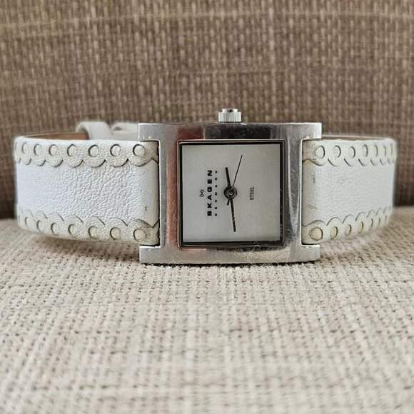 Skagen Denmark Ladies Wristwatch Quartz Analog White Leather Strap Watch